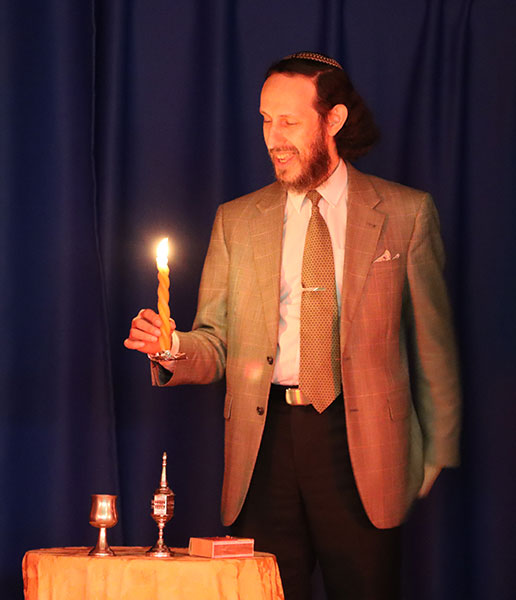Rabbi Marmon lighting the havdallah candle